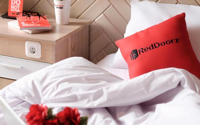 RedDoorz Rita Hoang Van Thu Hotel