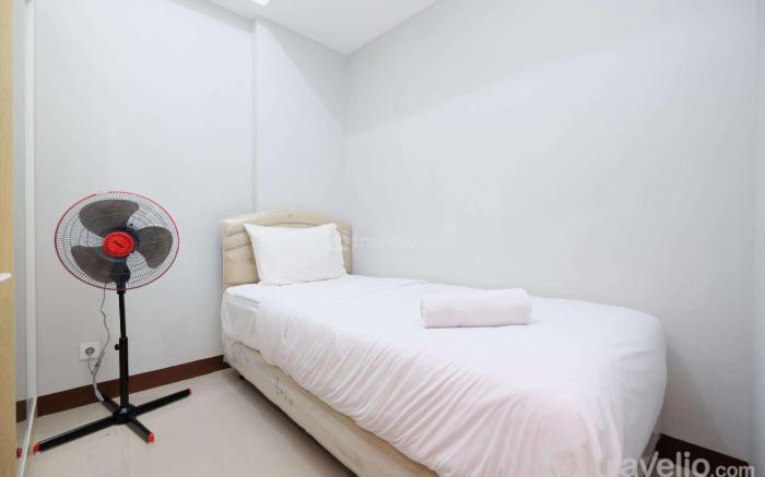 Comfort and Modern 2BR Royal Heights By Travelio