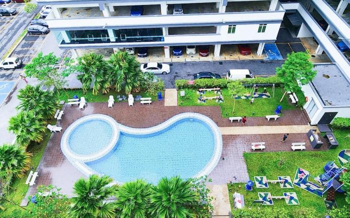 KLIA Sepang Pool View Fully Air-Con Suite