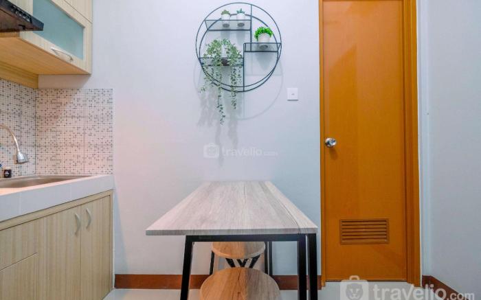 Comfort 1BR at Royal Heights Apt By Travelio