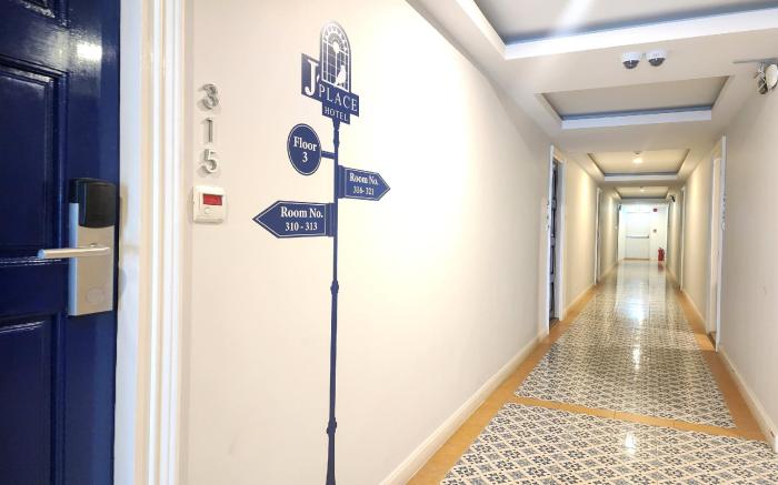 J Place Hotel