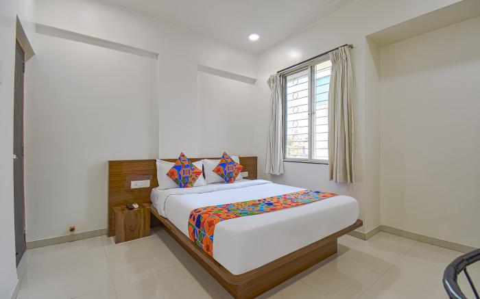 FabHotel Skylight Studio Rooms - Nr. MCF CAMP