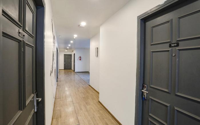 Via The Vaishali Dakshini Pitampura