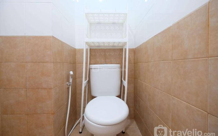 Nice Comfy Studio Green Pramuka City By Travelio