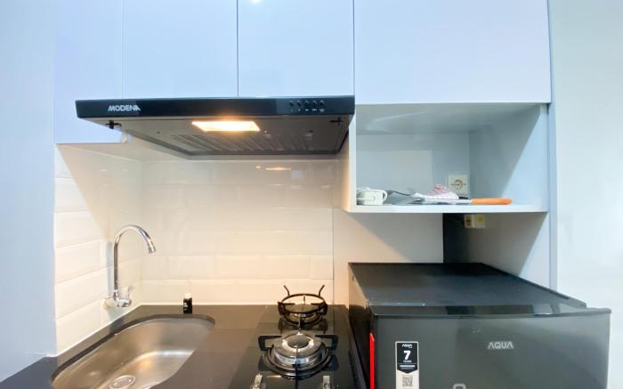 Nice and Cozy Studio Transpark Juanda By Travelio