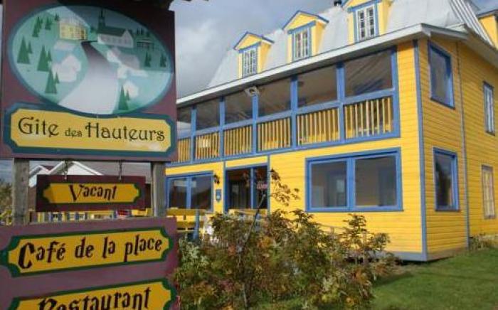 Gite des Hauteurs et Cafe de la place