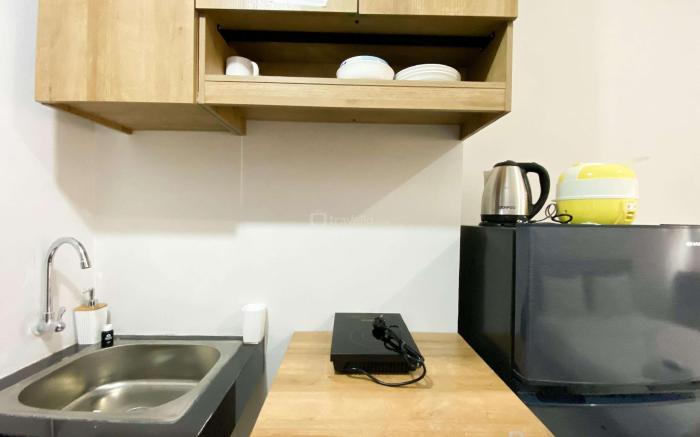 Chic Cozy Studio at Transpark Juanda By Travelio