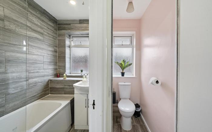 Modern 3 Bed Luxury House near London city airport