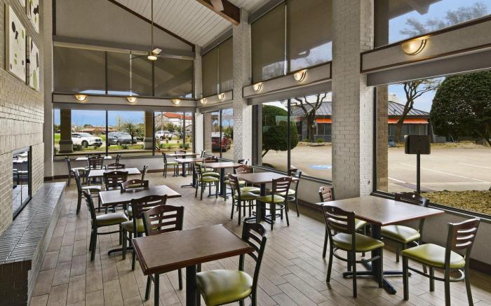 Red Roof Inn & Suites Irving – DFW Airport South