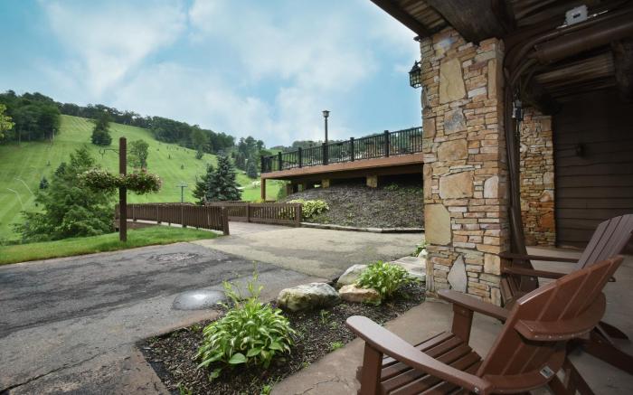 Slopeside Hotel by Seven Springs Resort