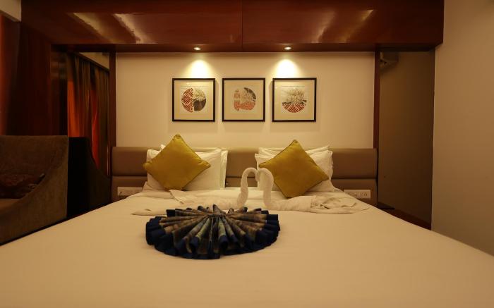 THE LATTITUDE LUXURY HOTEL