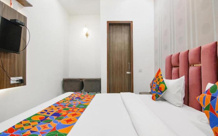 FabHotel Yellow Leaf