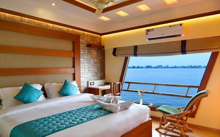 Royal Houseboats