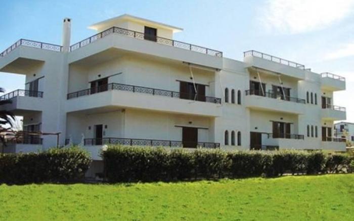 Chris Studios & Apartments