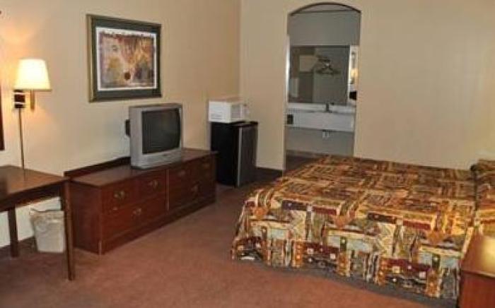 Los Fresnos Inn and Suites