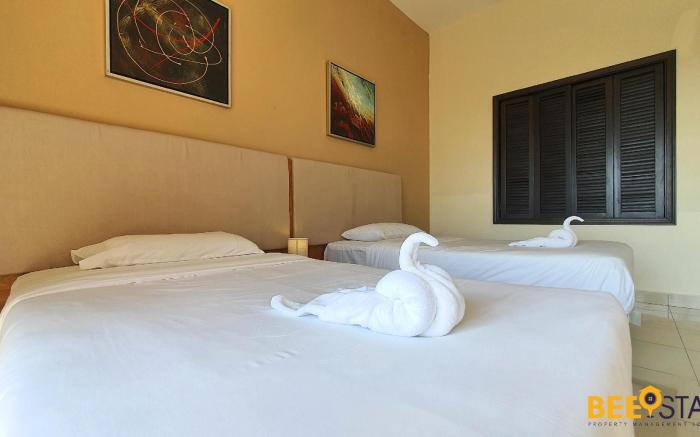Themepark View Gold Coast Morib w bathtub A2842
