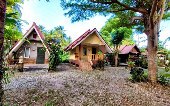 AT Tree Resort - บ้านกรูด (หลังเหลือง)