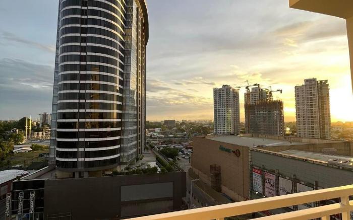 AFFORDABLE  STUDIO CONDO - INSPIRIA CONDO BAJADA
