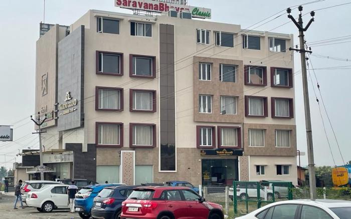 HOTEL VAHINI GRAND
