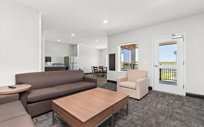 HOLIDAY INN EXPRESS KANSAS CITY NORTH PARKVILLE By IHG