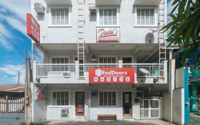 RedDoorz @ Davids Travellers Inn Cavite