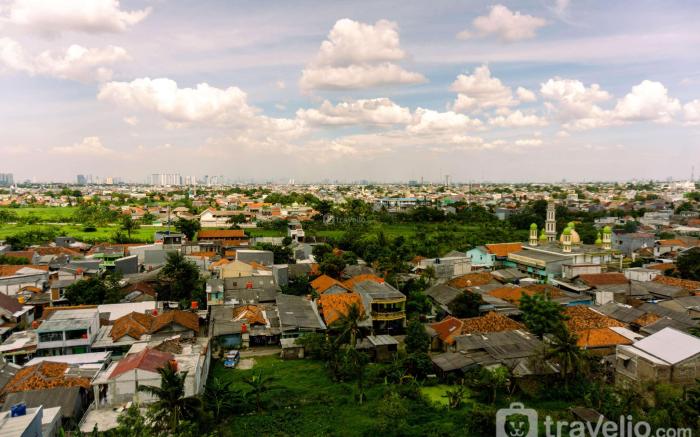 Homey and Cozy Living Studio Poris 88 By Travelio