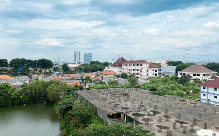 Basic 2BR at Lagoon Apartment By Travelio