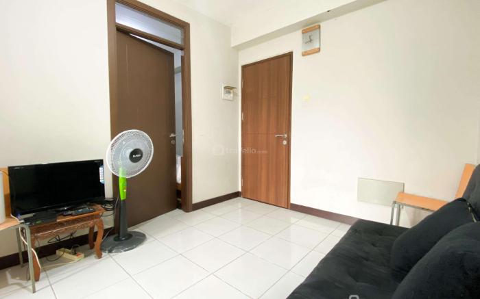 Basic 2BR at Lagoon Apartment By Travelio