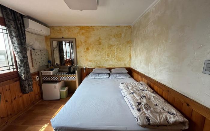 Jeju Seogwipo Gudeok Guesthouse