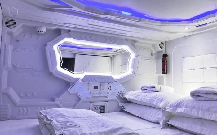 Met A Space Pod @ PhromPhong