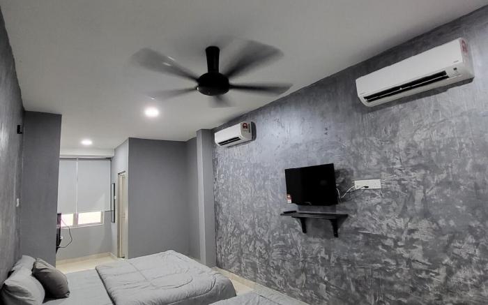 Fella Studio Bandar Baru Uda Two King Beds 6