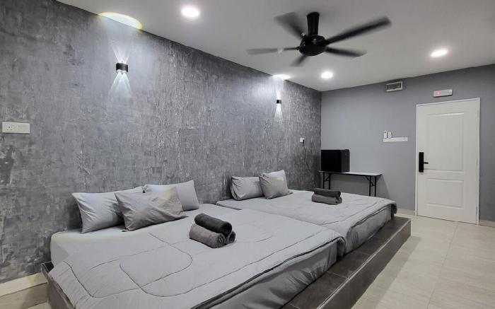 Fella Studio Bandar Baru Uda Two King Beds 7