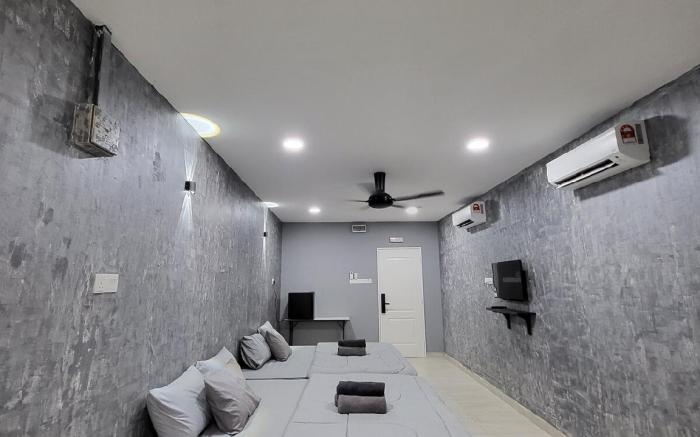 Fella Studio Bandar Baru Uda Two King Beds 7