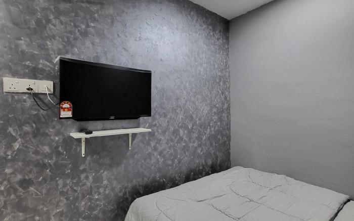 Fella Homestay Bandar Baru Uda Queen Bed 8