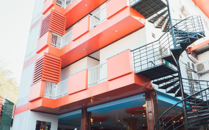 Ruby Riverside Hotel & Hostel