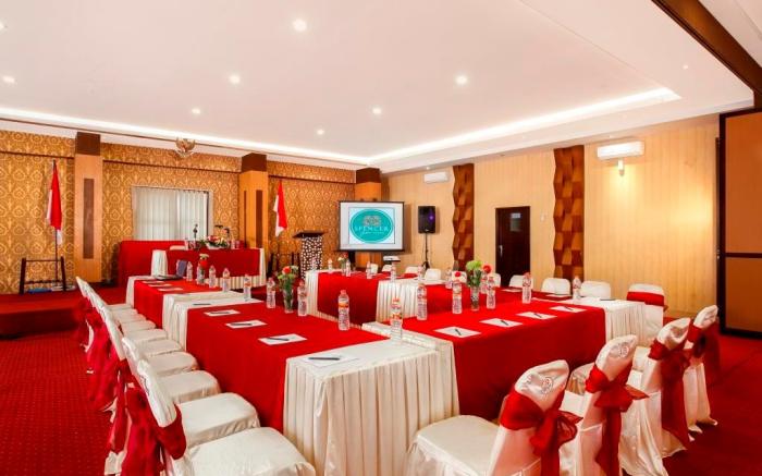 SPENCER GREEN HOTEL