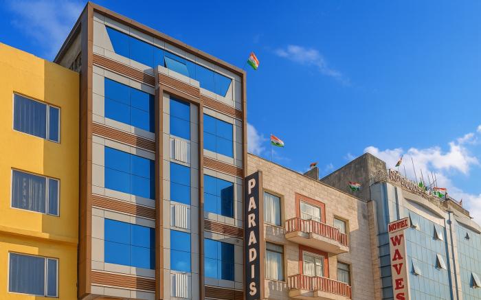 Hotel Paradise International by JMD Group