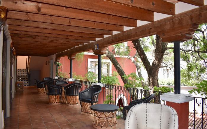 HOTEL ANA CATALINA & SUITES