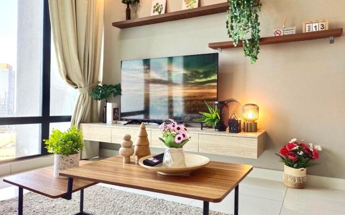 Mosaic 2BR with Mid Valley Skyline View 8-12pax