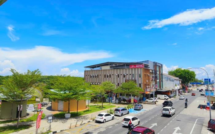Riverbank Hotel by MRVJ BUSINESS