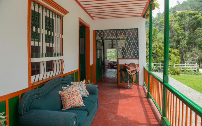 HACIENDA CHARRASCAL COFFE FARM