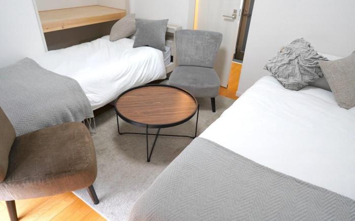 Close to Shinjuku![2nd] Twin beds,Projector!