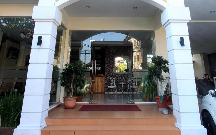 Summer Season Hotel