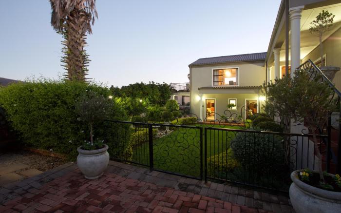 Sea Whisper Guest House & Self Catering