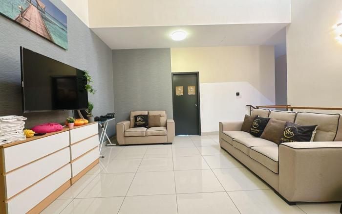 A04 Glenmarie Austin FamilyStay 4R 15Pax Ikea Aeon