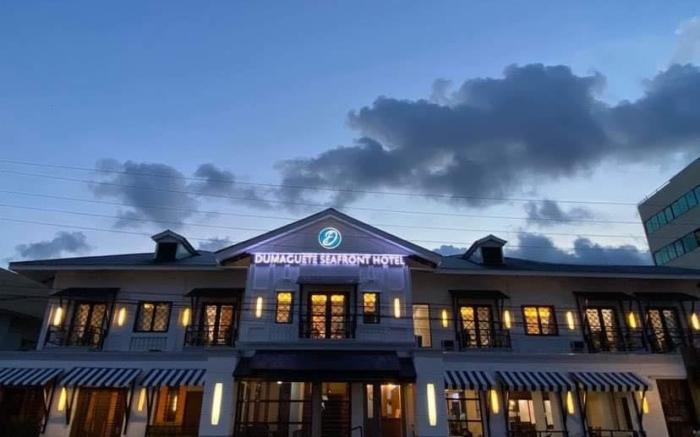 Dumaguete  Seafront Hotel