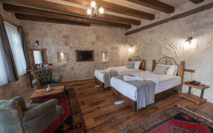Sarnich Cave Suites