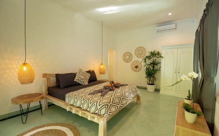 Rustic Tropical Villa - Serene 2Br Holiday Home