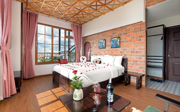 Brick House Dalat Hotel