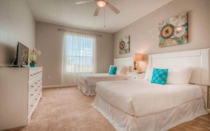 Beautiful LAKEVIEW Deluxe Condo! Near Theme Parks!